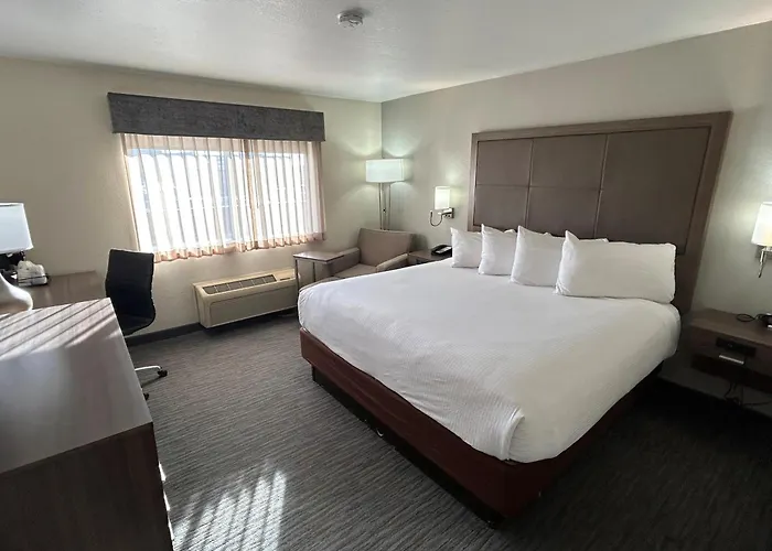 Best Western Plus Paper Valley Hotel